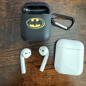 Apple Airpods (1st Generation) with Charging Case - White